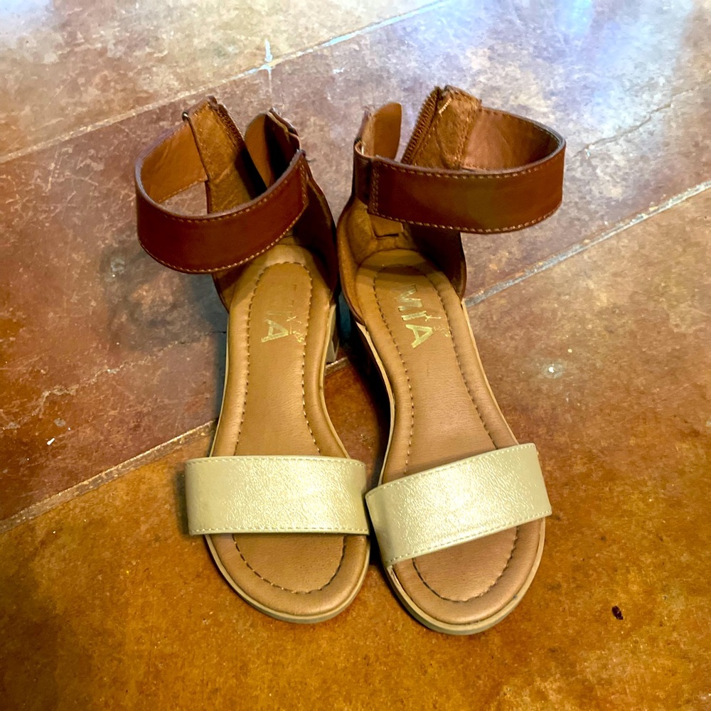 Mia: Girls Sandals for sale